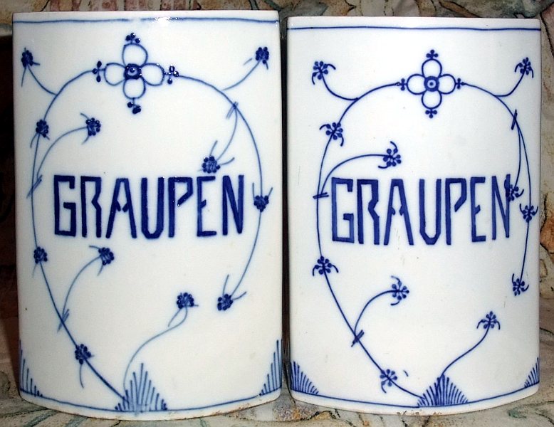 Vorratsdosen mit Strohhalmmuster (links) und Indischblau (rechts) Vorratsdosen mit Strohhalmmuster (links) und Indischblau (rechts)